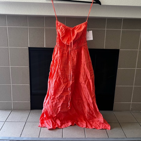 Bella Dahl Gathered Halter MIDI Dress in Hibiscus Bloom - Picture 3 of 6